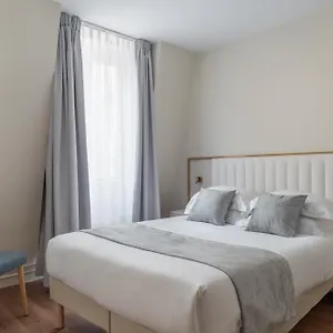 فندق فندق ديه دوزافينيو, باريس